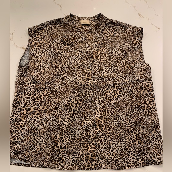 Tahari Leopard Animal Print Shirt Draped Sleeveless Blouse Women’s Size Medium. - Picture 2 of 11